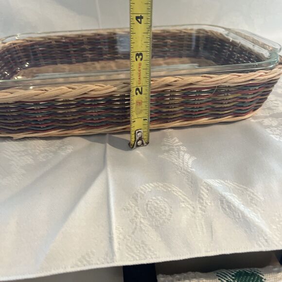 Vintage PYREX 2 Qt. 11x7x1.5” Casserole Dish #232-R With Original Wicker Basket - Picture 5 of 5
